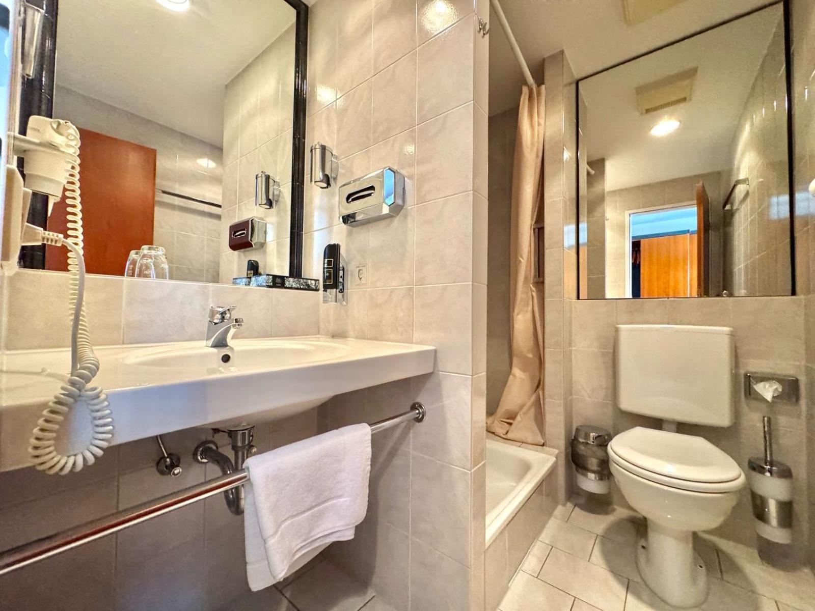 Ar Boutique Hotel Мангейм Экстерьер фото